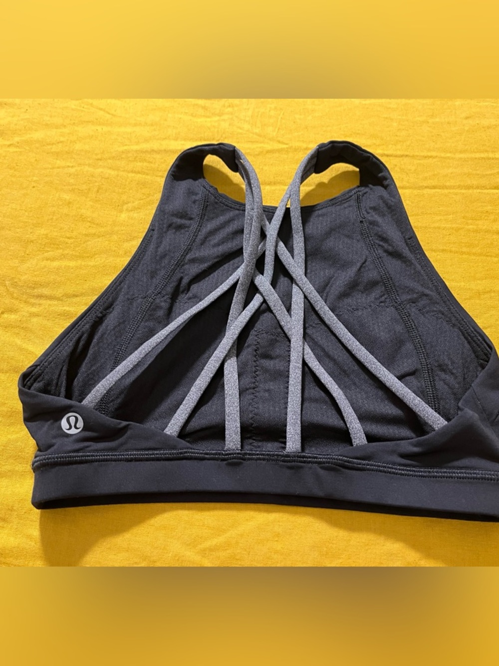 Lululemon top Sz 4 Black in great condition